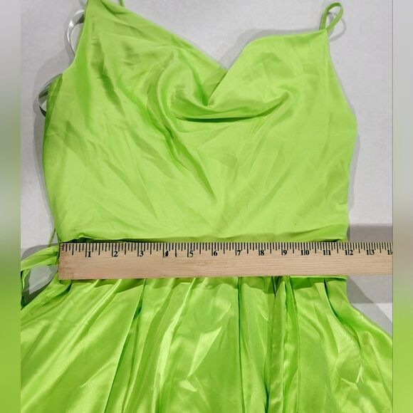 B. Darlin Satin Cowlneck Tiered Fit & Flare Mini Dress Lime Juniors Size 3/4 NWT - Picture 11 of 13